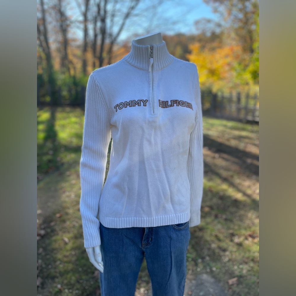 Tommy Hilfiger Sweater - Size Medium